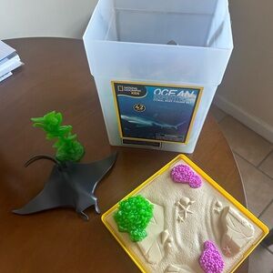 National Geographic Marine Adventure Set with Green and Pink Accents